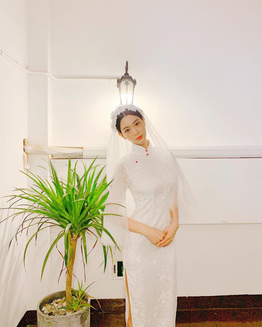 클라라 웨딩드레스 (사진=클라라 인스타그램 캡처)